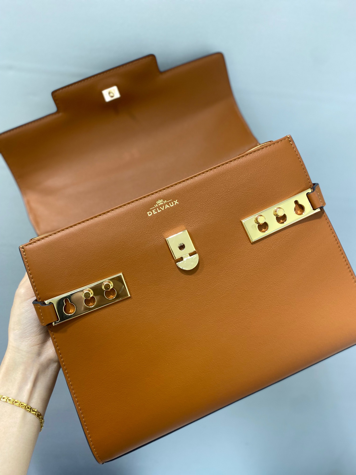 델보 템포트 MM 샤리오뜨백